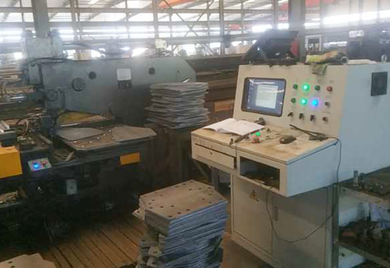 PP103A型數(shù)控液壓沖孔機(jī)